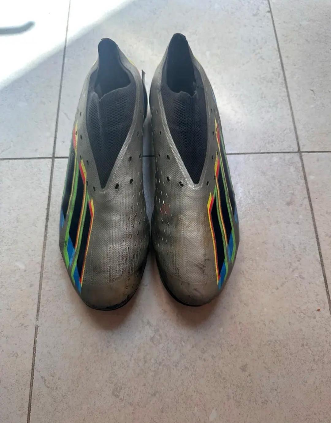 Adidas football boots 55 AED URGENT (photo 1 of 2)