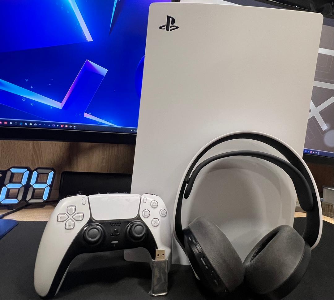For Sale: PlayStation 5 Disc Edition 825GB + Original Wireless Headset + DualSen (photo 1 of 10)