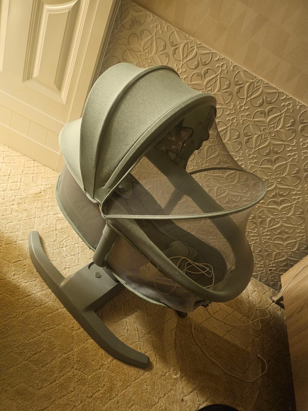 Electric Baby Bassinet Rocker with Canopy and Mosquito Net