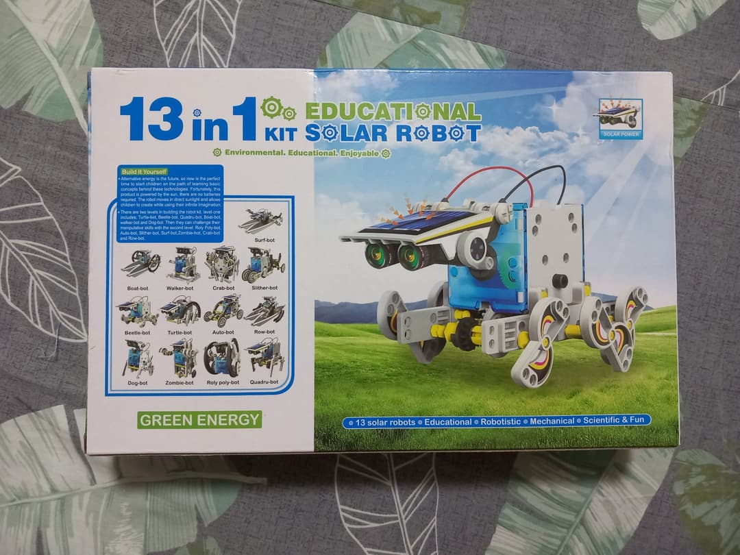 13 in 1 Educational Solar Robot Kit (photo 1 of 2)
