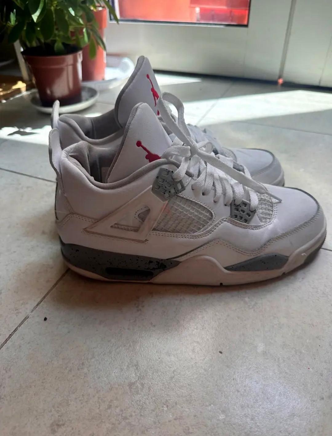 Air Jordan 4 white (photo 1 of 3)