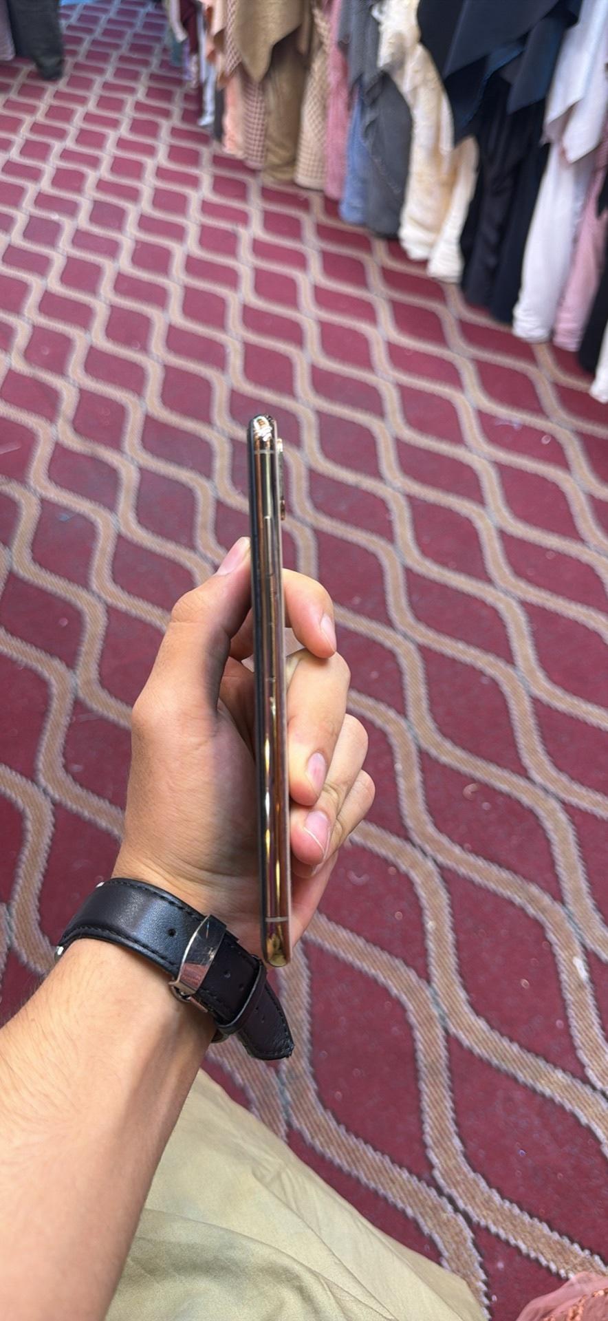 Apple iPhone XS Max 256GB Gold Smartphone (photo 1 of 7)