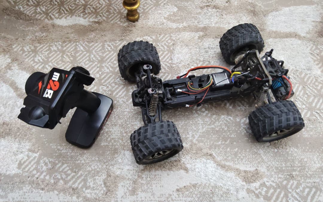 Mytoys rc car works without cover and battery with serves and more (photo 1 of 2)