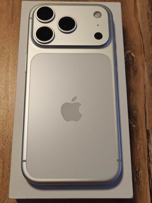 Silver Apple iPhone 17 pro max 256 GB with Box like new