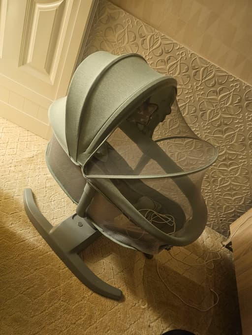 Electric Baby Bassinet Rocker with Canopy and Mosquito Net