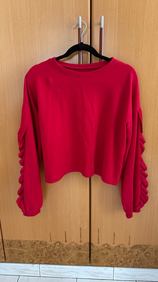New Look Red Cropped Sweatshirt with Ruffled Sleeves