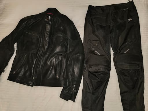 Triumph Leather Motorcycle Jacket & J&S Airvent Trousers Set Size XL