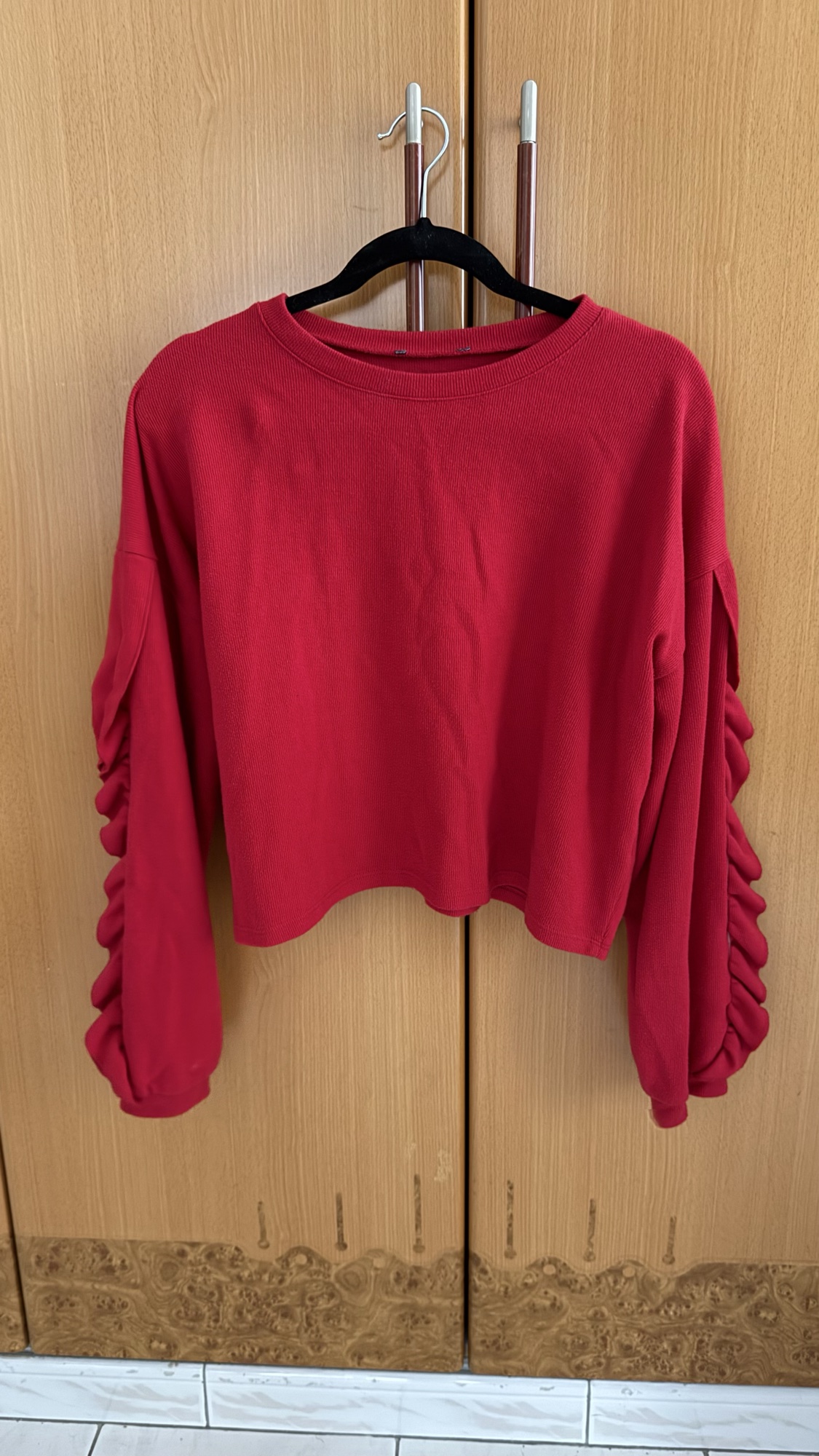 New Look Red Cropped Sweatshirt with Ruffled Sleeves (photo 1 of 3)